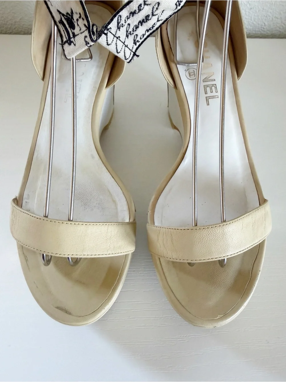 Chanel Beige White Leather Wedge Sandals CC Logo Ankle Tie Size EU 37